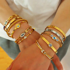 Butterfly Gold Bangle 02